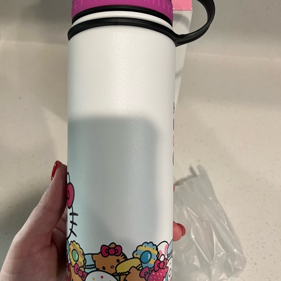 NWT Hello Kitty Cafe hydroflask type waterbottle - Picture 11 of 12